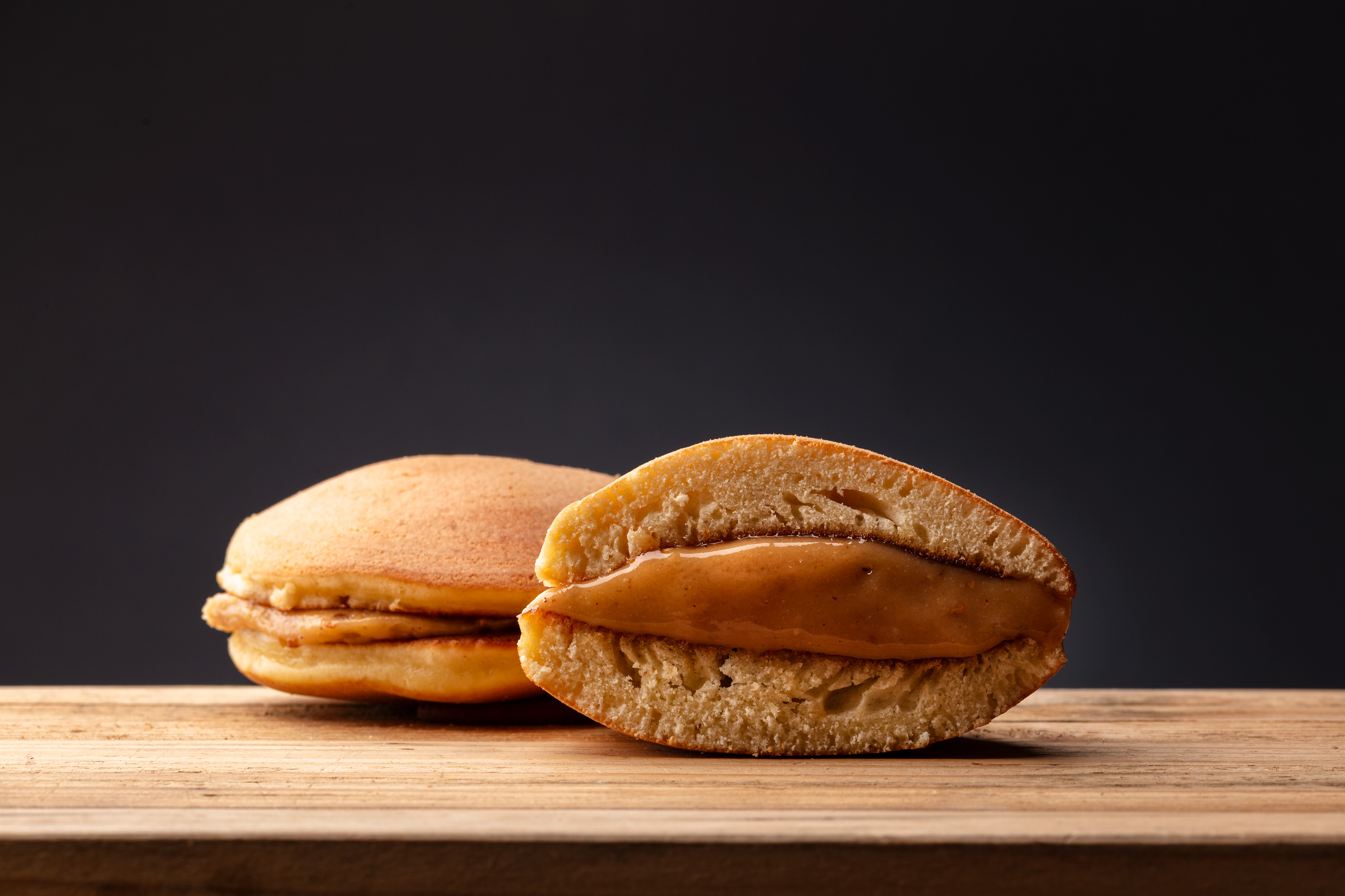 Pancake DORAYAKI gusto noci pecan e caramello