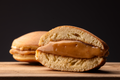 Pancake DORAYAKI gusto noci pecan e caramello