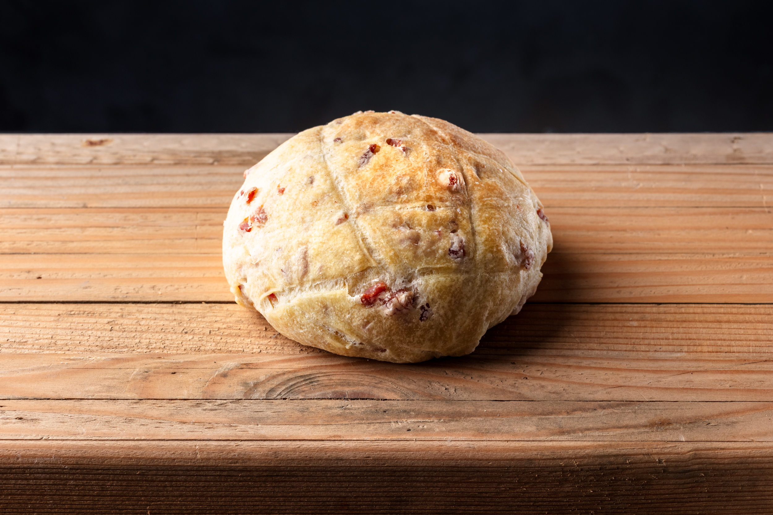 2x Brioche MELONPAN gusto salato con Parmigiano Vacche Rosse e soppressata irpina